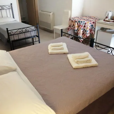 Dimora Santa Barbara 3* פררה